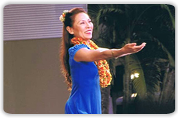 2010年ハワイ、World Invitational にてソロ披露するキリナヘ